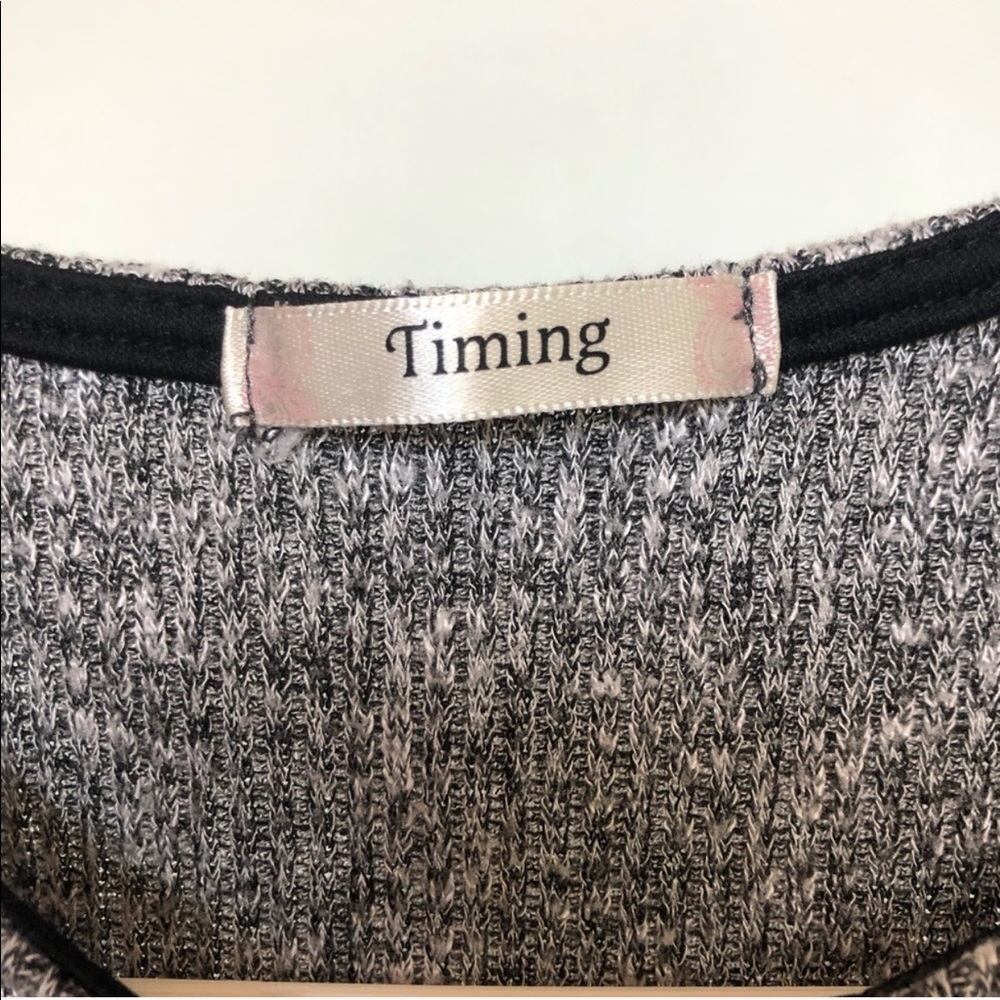 Gray knitted Crop Top - Picture 3 of 3